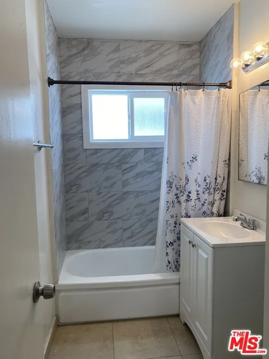 Los Angeles, California 90025, United States, 2 Bedrooms Bedrooms, ,2 BathroomsBathrooms,Residential,Active,242431