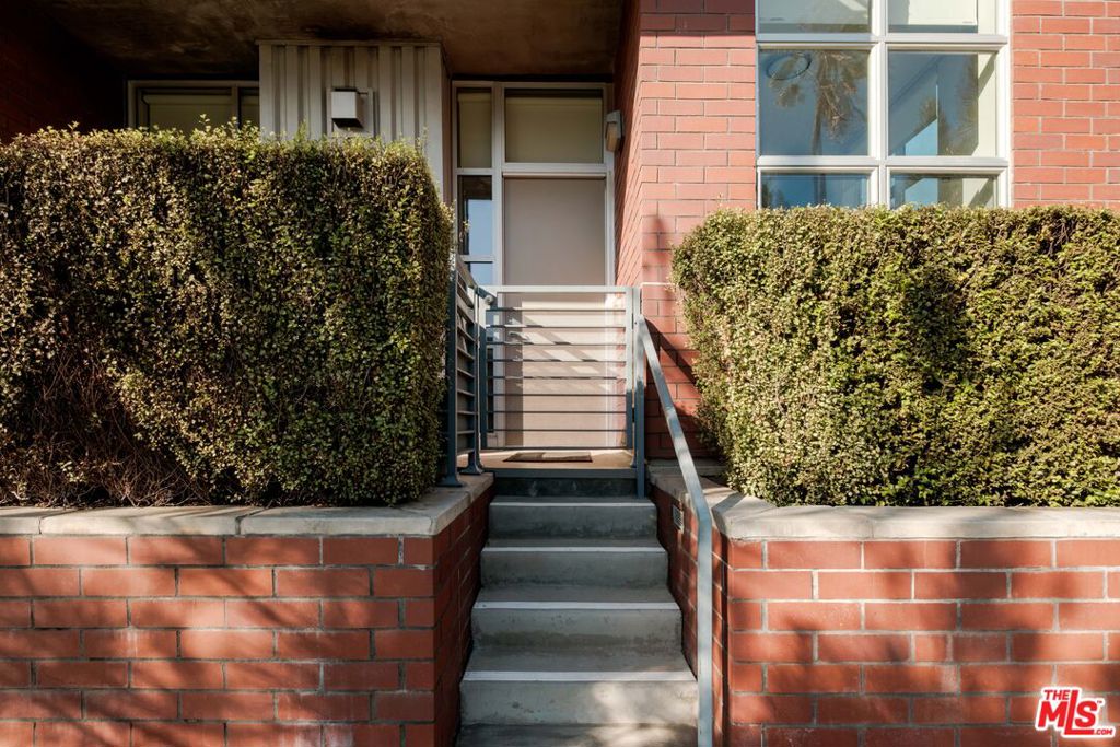 1912 Broadway 109