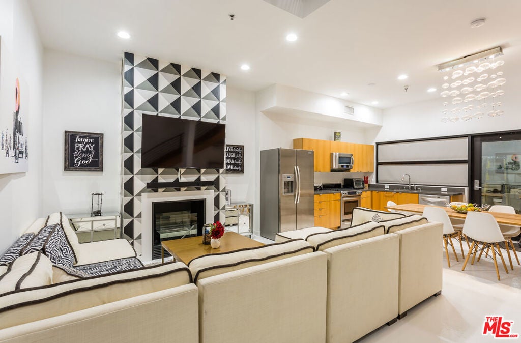 815 Hampton Drive 7