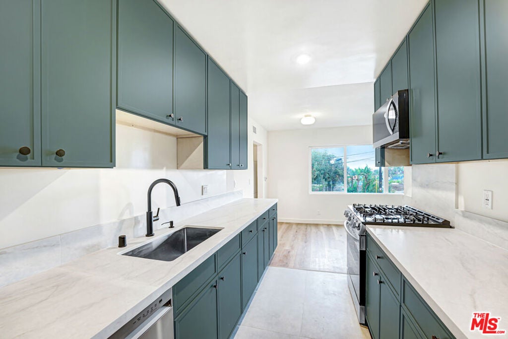 16185 W Sunset Blvd 2