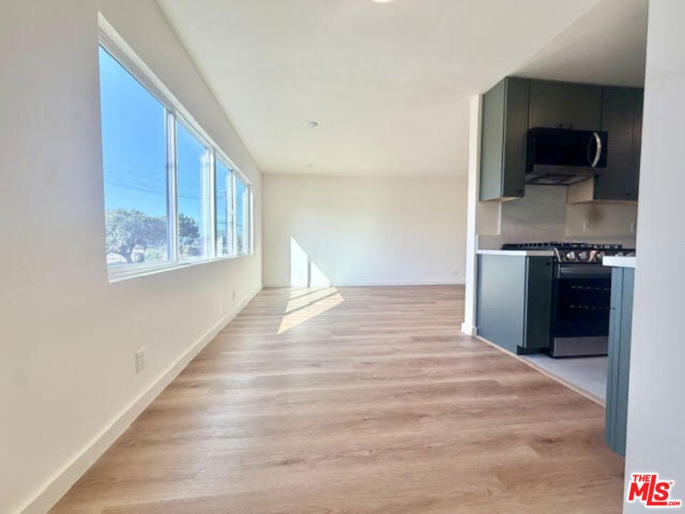 16185 W Sunset Blvd 2