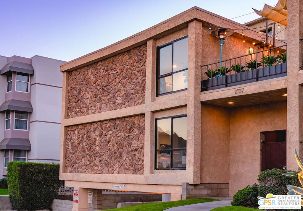 2727 S Sierra Madre 3