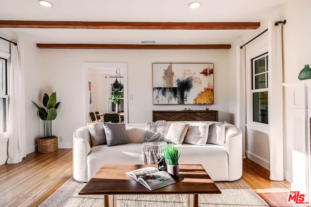 2446 Cheremoya Avenue