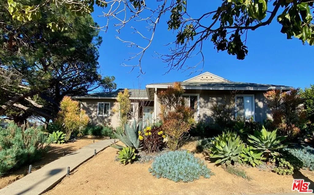 Los Angeles, California 90066, United States, 3 Bedrooms Bedrooms, ,2 BathroomsBathrooms,Residential,Active,196921 Los Angeles, California 90066, United States, 3 Bedrooms Bedrooms, ,2 BathroomsBathrooms,Residential,Active,196921