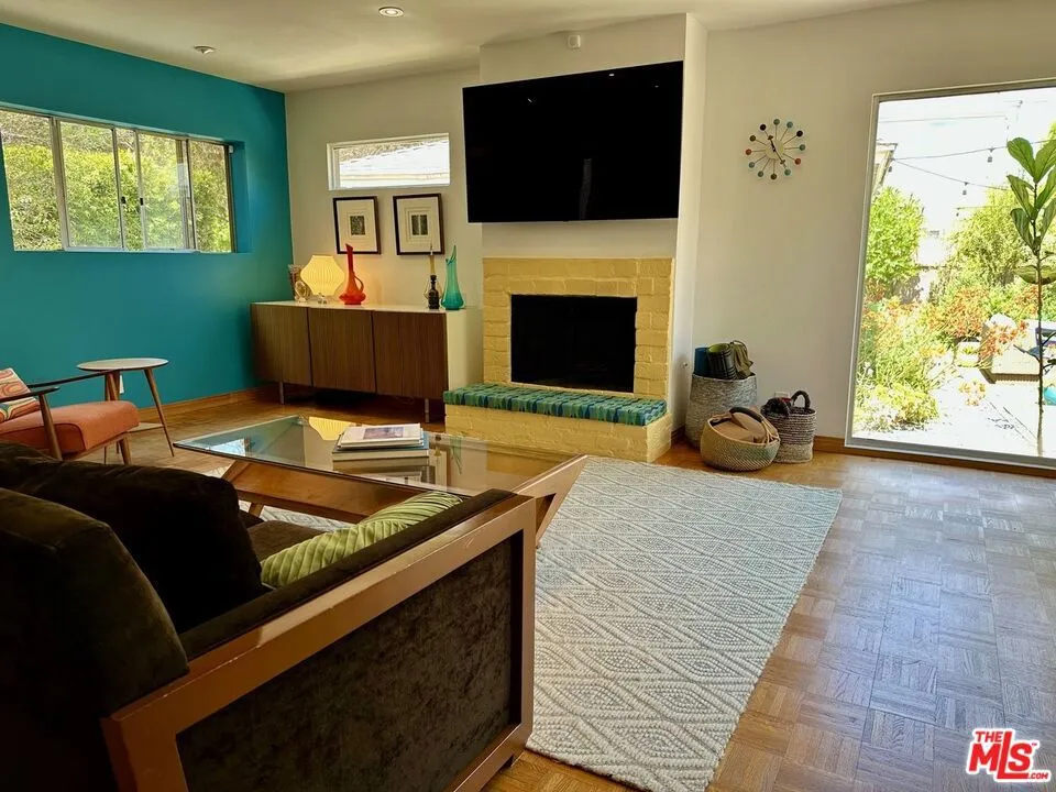 Los Angeles, California 90066, United States, 3 Bedrooms Bedrooms, ,2 BathroomsBathrooms,Residential,Active,196921