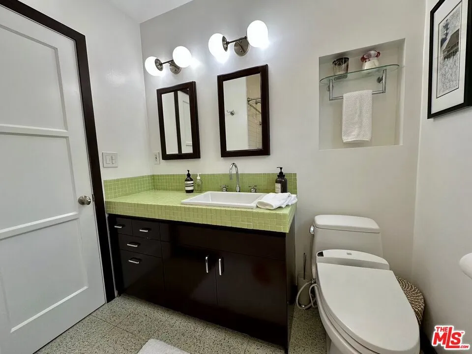 Los Angeles, California 90066, United States, 3 Bedrooms Bedrooms, ,2 BathroomsBathrooms,Residential,Active,196921