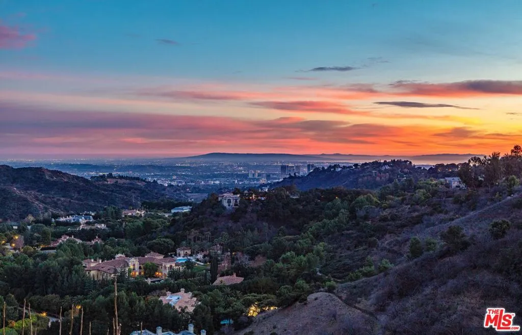 Beverly Hills, California 90210, United States, 5 Bedrooms Bedrooms, ,7 BathroomsBathrooms,Residential,Active,222619