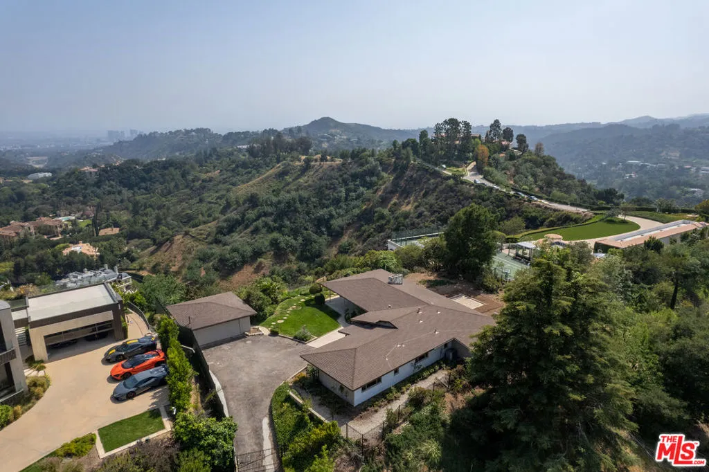 Beverly Hills, California 90210, United States, 5 Bedrooms Bedrooms, ,7 BathroomsBathrooms,Residential,Active,222619