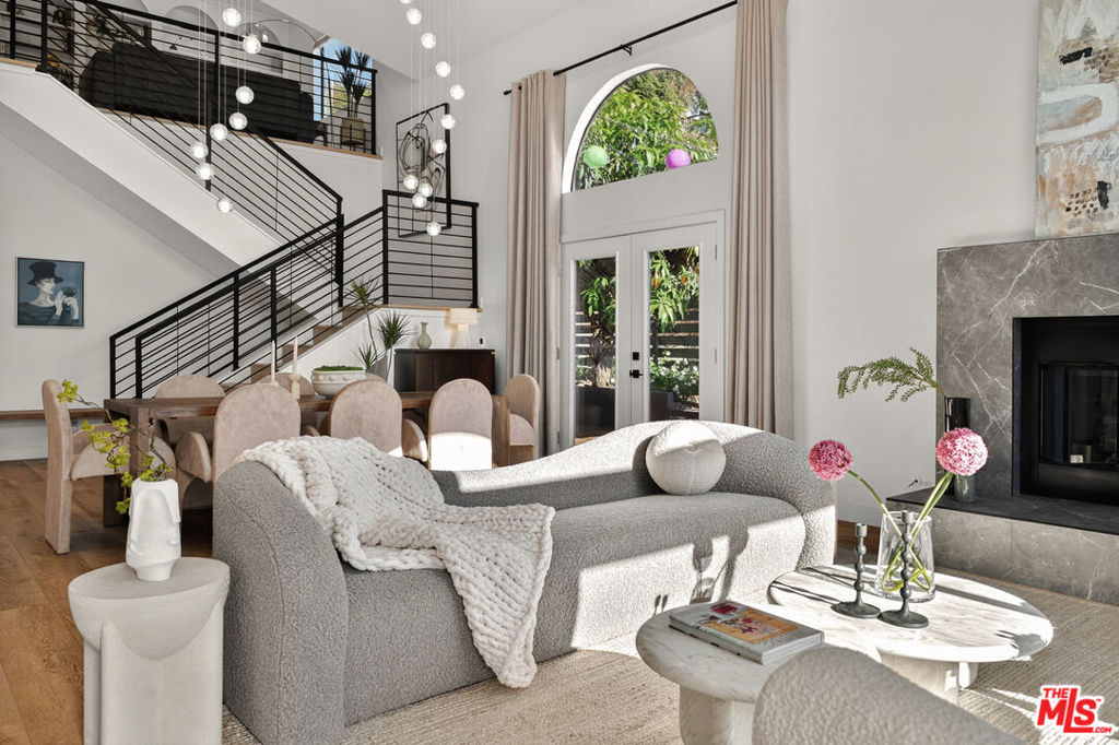 2603 Crestmoore Place