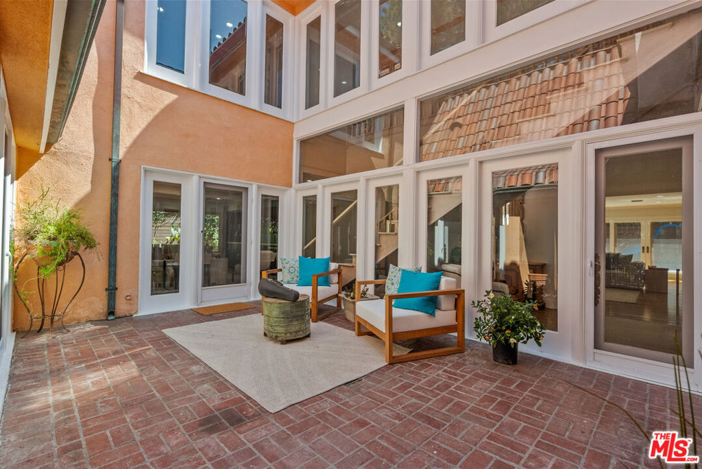Properties 1 2103 N Hobart Boulevard