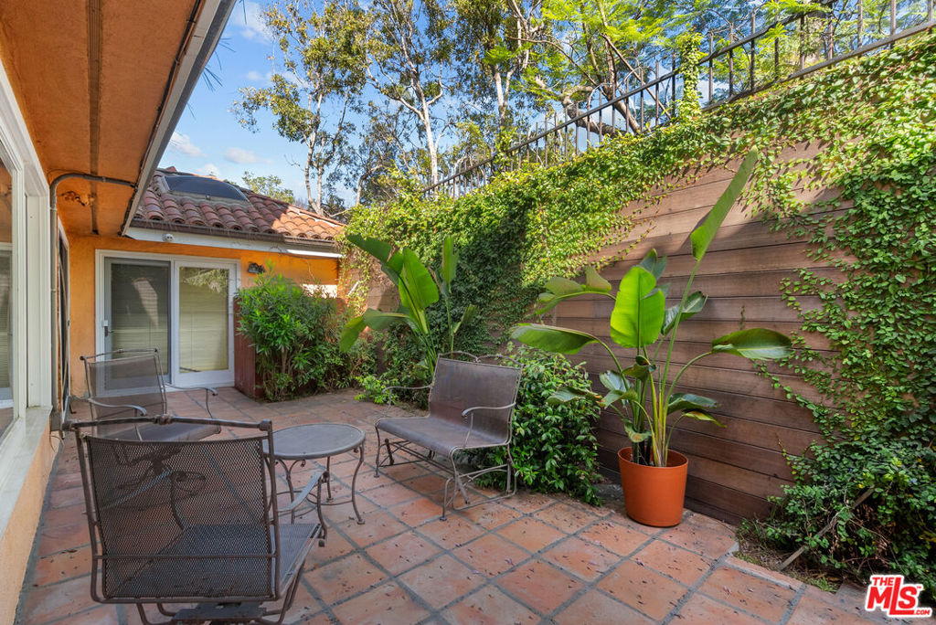 Properties 3 2103 N Hobart Boulevard