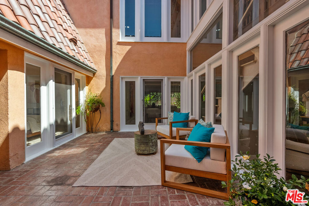 Properties 2 2103 N Hobart Boulevard