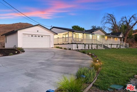 29626 Silver Val Verde CA 91384