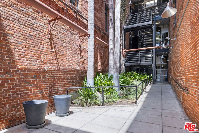 500 Molino Street 207