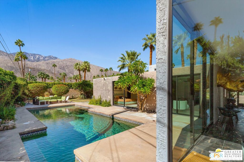 1075 E Suntan Lane