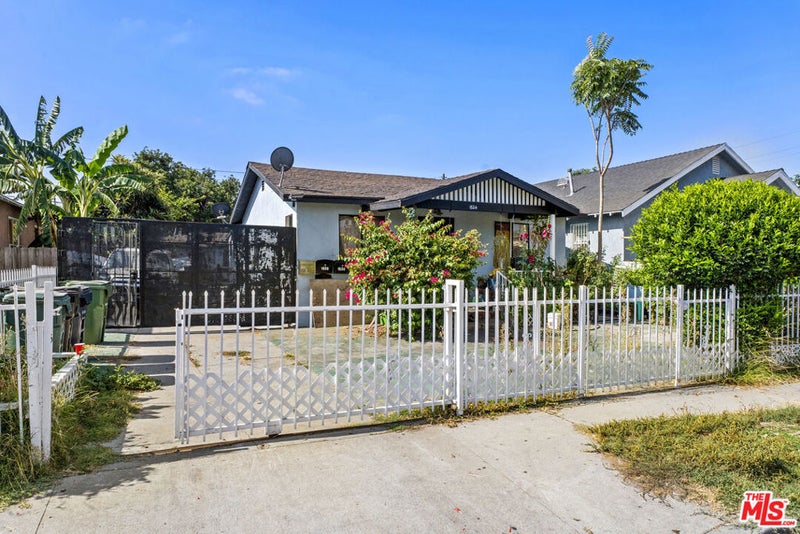 1526 E 77th Place