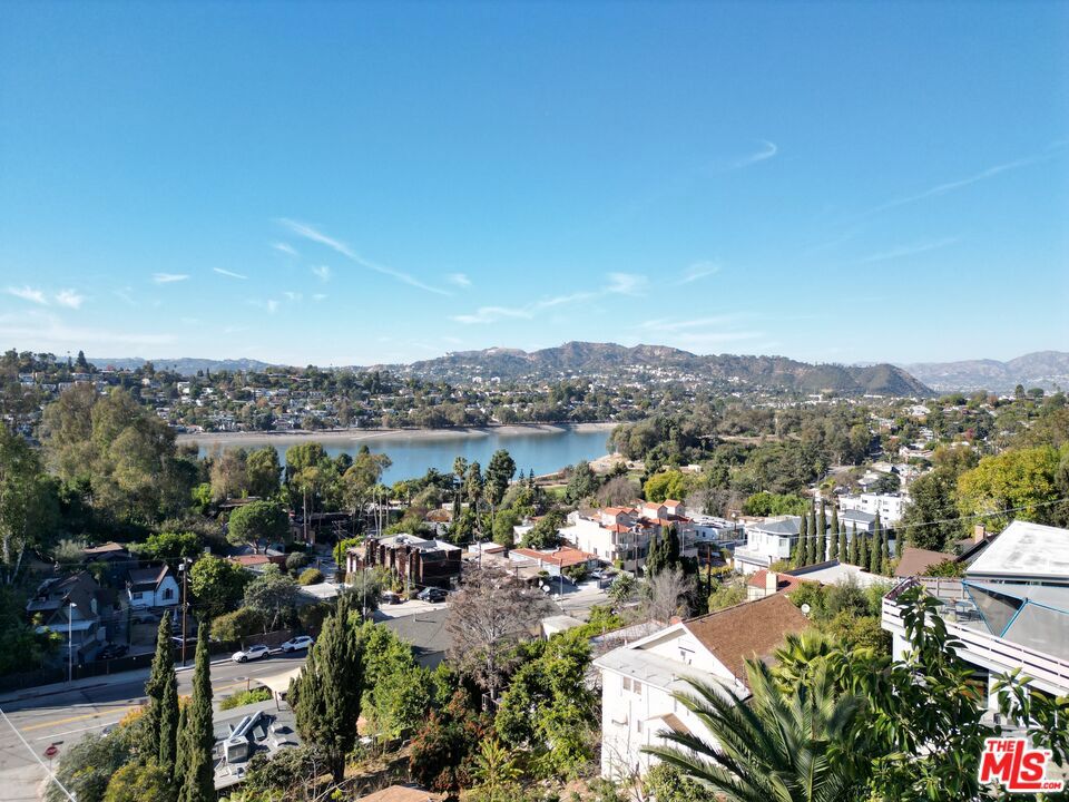 2380 Loma Vista Place