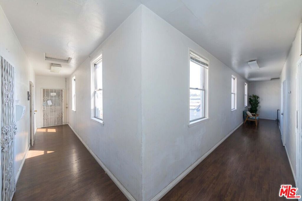 8881 W Pico Boulevard