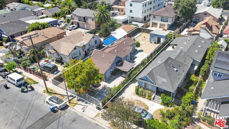 1525 W 37th Street