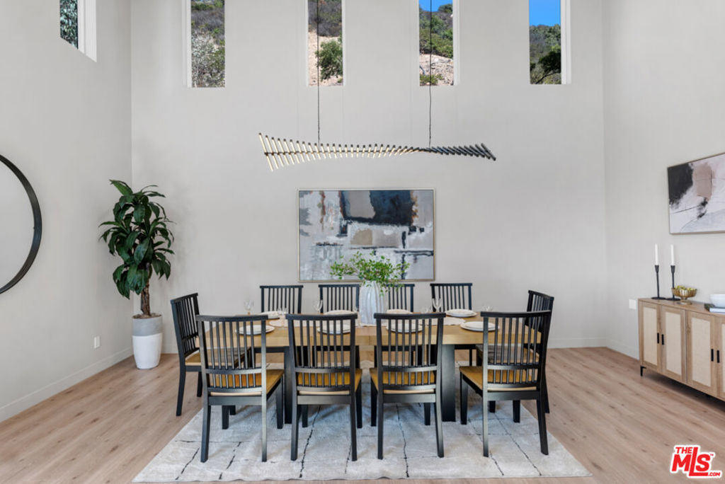 7966 Mulholland Drive