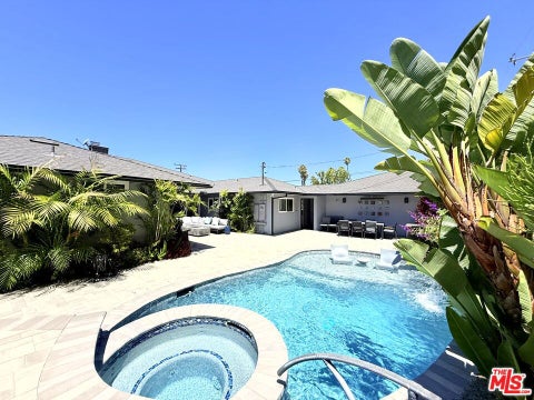 Photo of 5500 Shenandoah Avenue, Los Angeles, CA 90056 (MLS # 26994019)