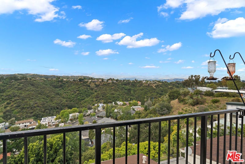 2385 Roscomare Road F10