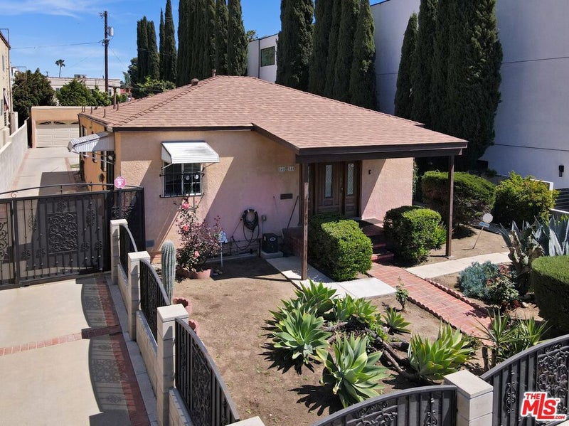840 N Poinsettia Place