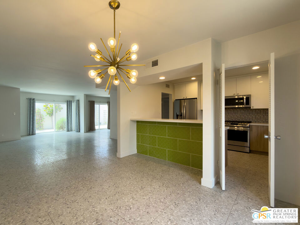 1810 Sandcliff Road