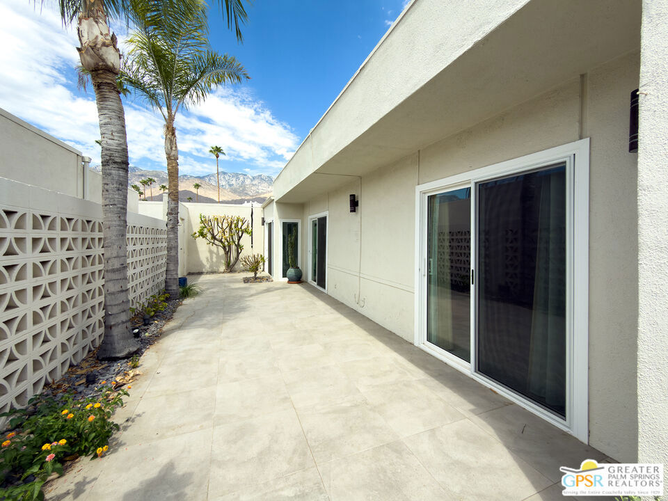 1810 Sandcliff Road