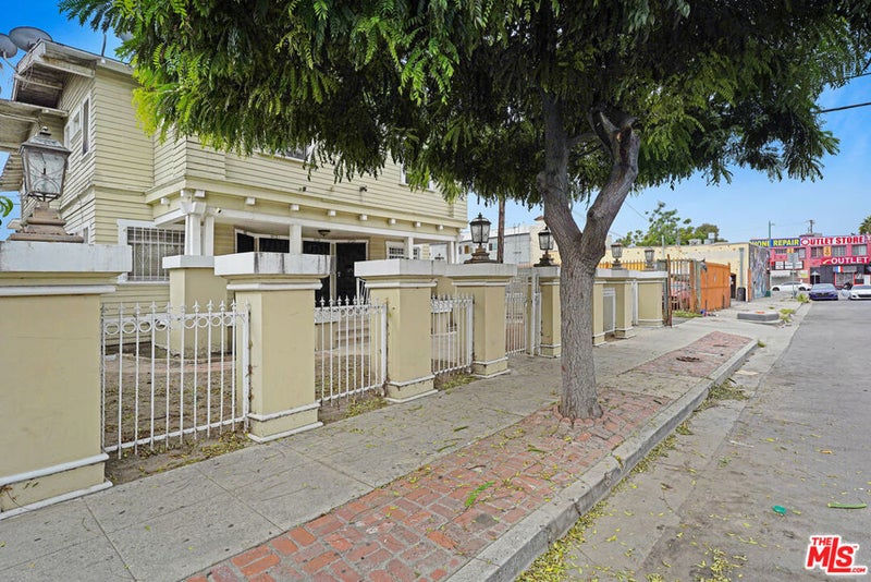 972 W 47th Street