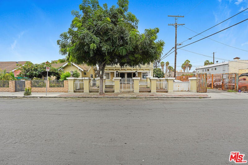 972 W 47th Street