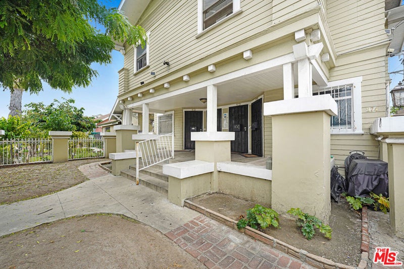 972 W 47th Street