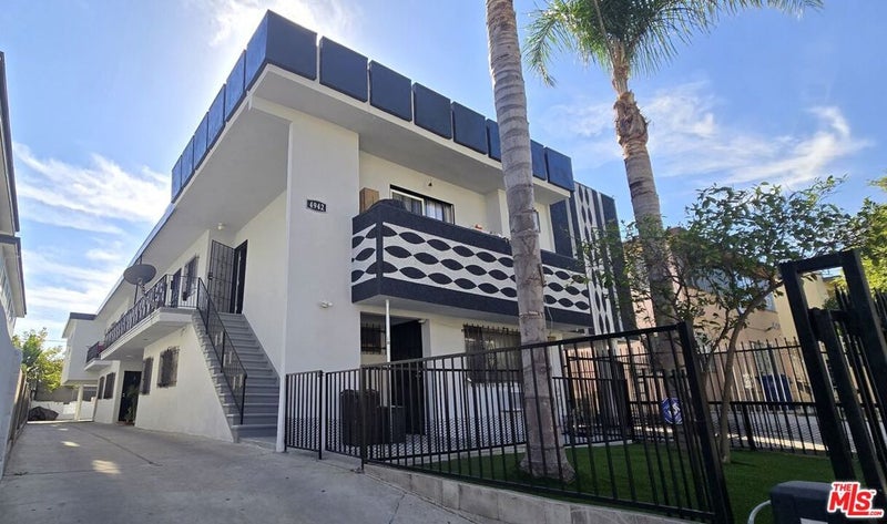 4942 Rosewood Avenue