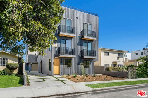 Photo of 2206 Carmona Avenue #1/2, Los Angeles, CA 90016 (MLS # 26997109)