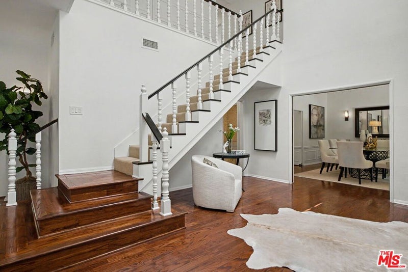 2411 Benedict Canyon Drive