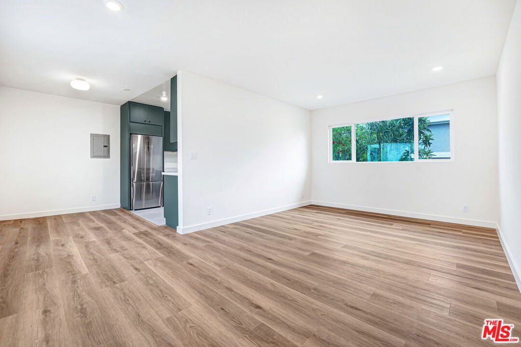 16185 W Sunset Blvd 7