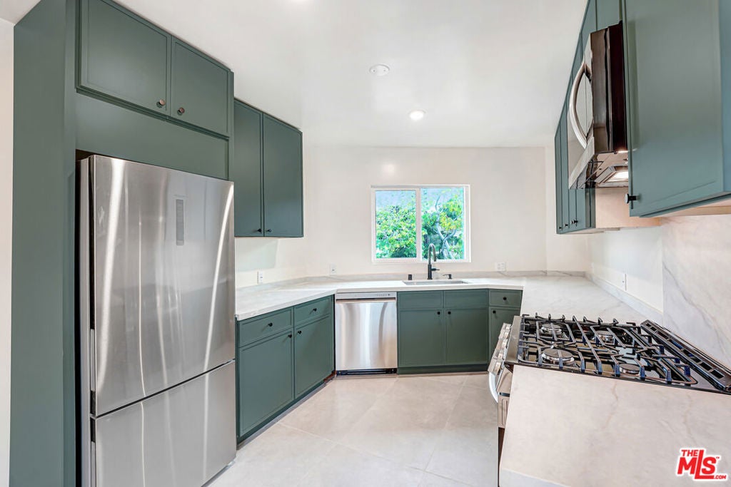 16185 W Sunset Blvd 7