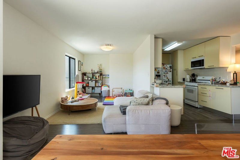 2121 Beloit Avenue 301