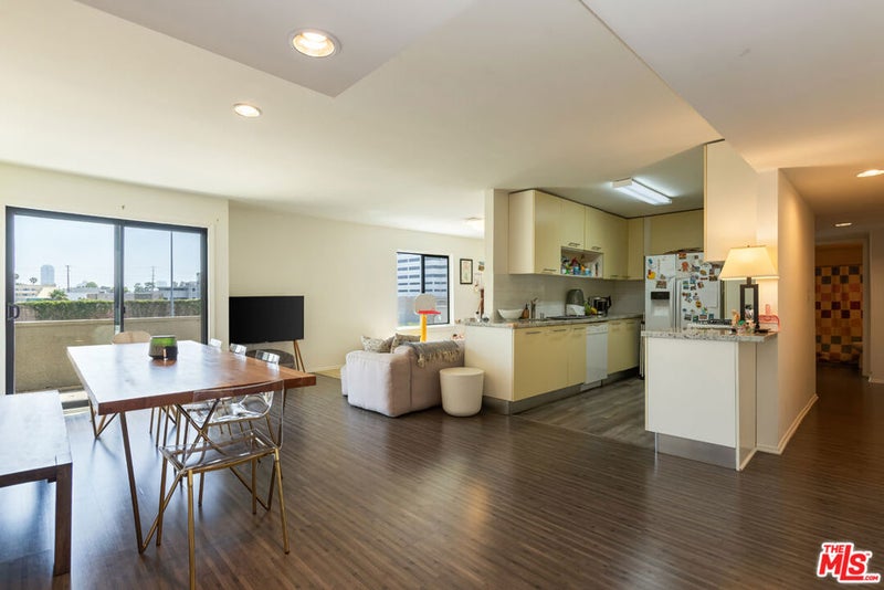 2121 Beloit Avenue 301