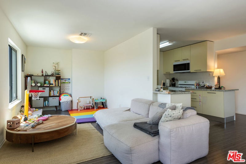 2121 Beloit Avenue 301