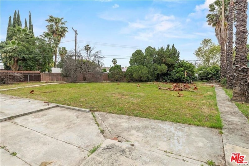 5725 5727 Enfield Avenue