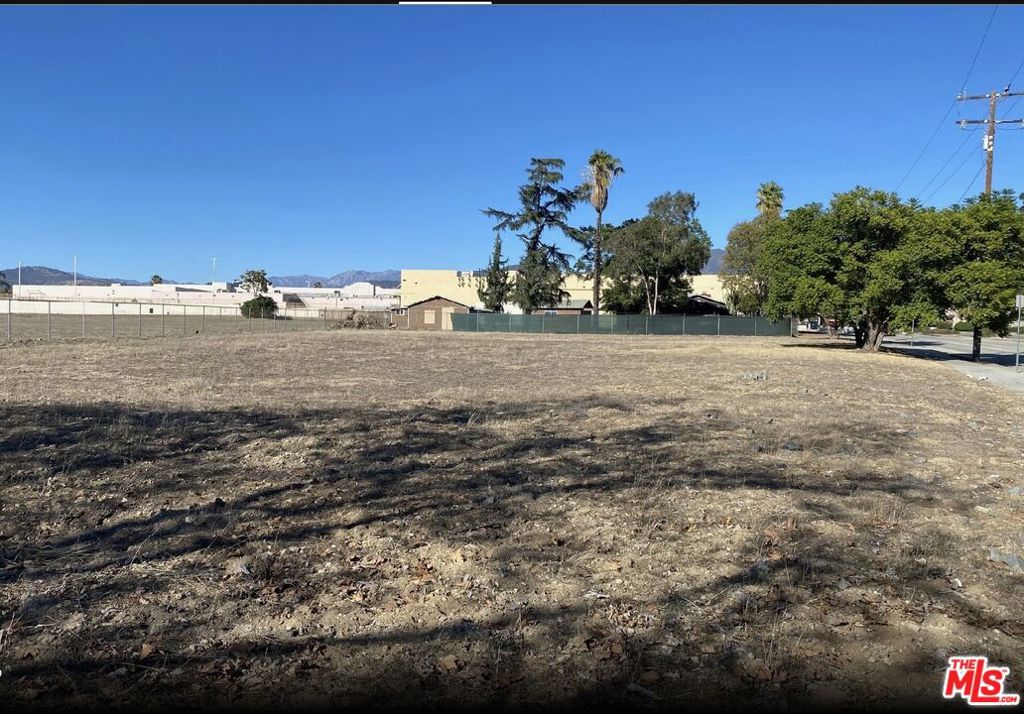 2445 N Towne Avenue