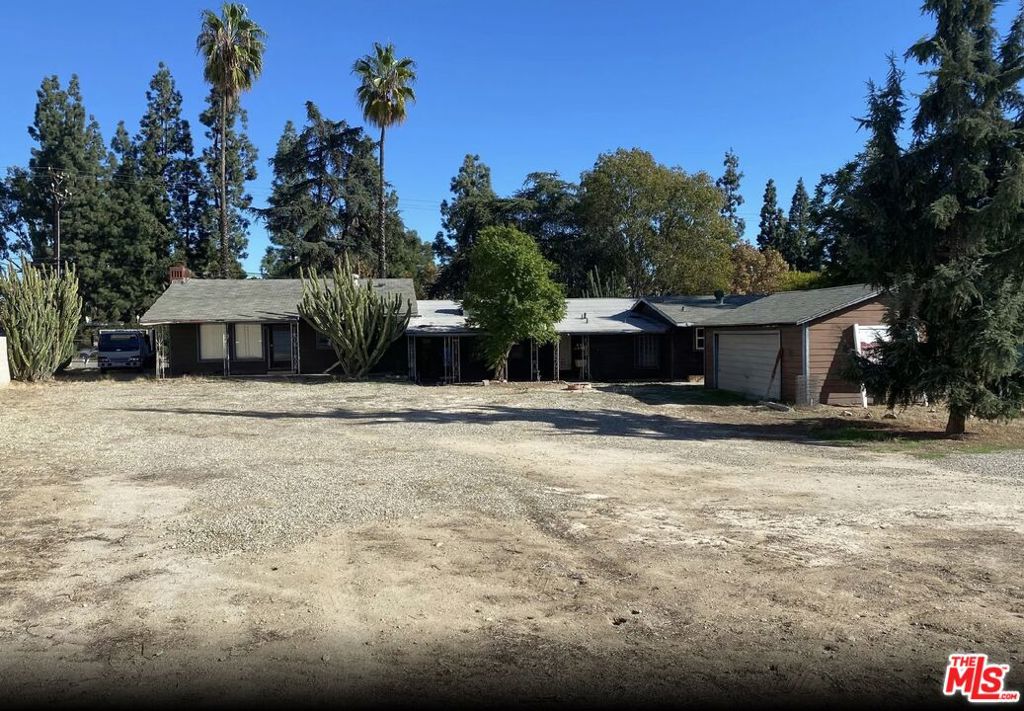 2445 N Towne Avenue