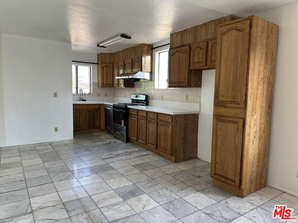 Properties 2 5111 Meridian Street