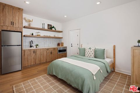 1693 Coral Sea Lane Los Angeles CA 90732