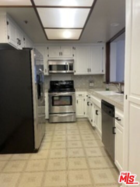 880 W 1st Street 613