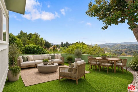 Photo of 133 Pueblo Lane, Topanga, CA 90290 (MLS # 26990299)