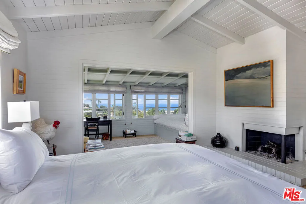 Santa Monica, California 90402, United States, 2 Bedrooms Bedrooms, ,3 BathroomsBathrooms,Residential,Active,137999