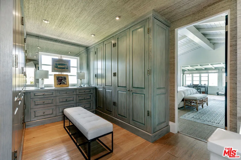 Santa Monica, California 90402, United States, 2 Bedrooms Bedrooms, ,3 BathroomsBathrooms,Residential,Active,137999