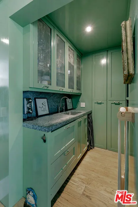 Santa Monica, California 90402, United States, 2 Bedrooms Bedrooms, ,3 BathroomsBathrooms,Residential,Active,137999